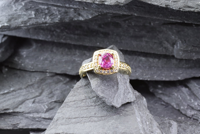 18K Ballerina Fashion Ring With One Cushion Pink Sapphire And 34 Round Diamonds