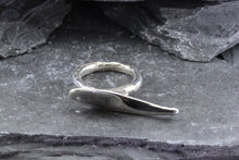 Load image into Gallery viewer, Sterling Silver Alpinvita Ring, Size 7, View #3
